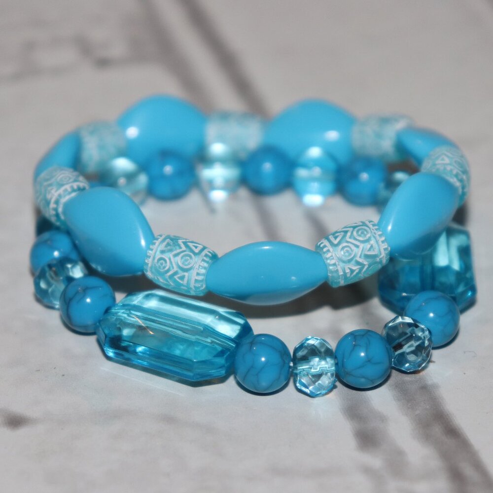 NWOT blue beaded bracelet set 6.5"